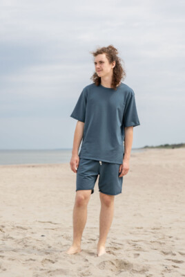 T-shirt with a slit Outlet  - 2