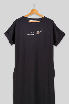 Balance 08 – Long Tee Dress Drabužiai su spauda - 3 Balance 08 – Long Tee Dress Drabužiai su spauda - 3