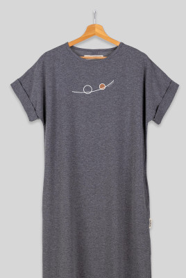 Balance 08 – Long Tee Dress Drabužiai su spauda - 2 Balance 08 – Long Tee Dress Drabužiai su spauda - 2